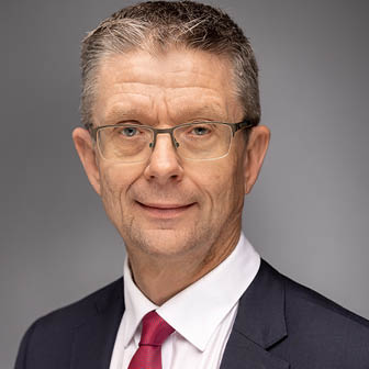 A man wearing a suit and tie. Description generated by AI